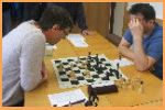 200301_kp1_hrdina_centrum_hraje_pro_bileho.jpg